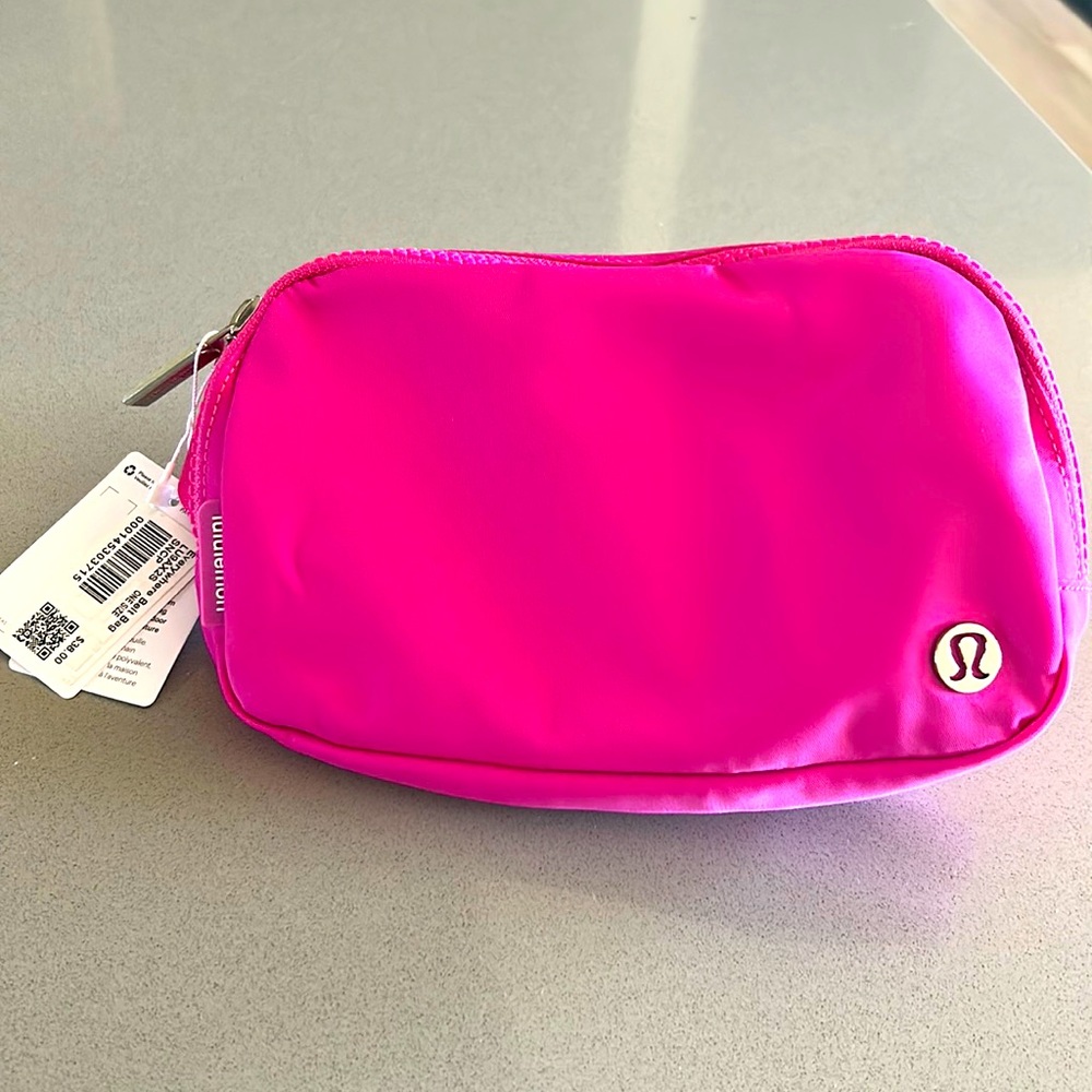 NWT Lululemon Everywhere Belt Bag in Sonic Pink - hard to find!